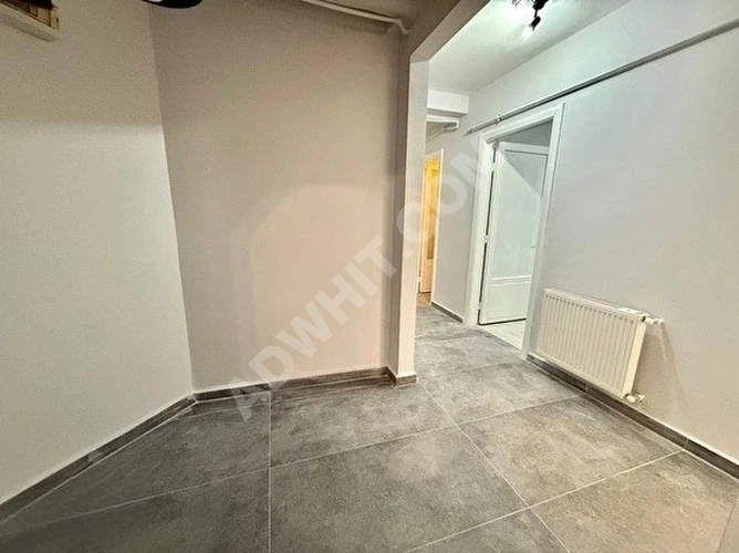 Cihangir'de Akarsu Yokuşu Caddesi Üzerinde Tam Merkezde Yenilenmiş Kombili Daire (2+1) (90)m2