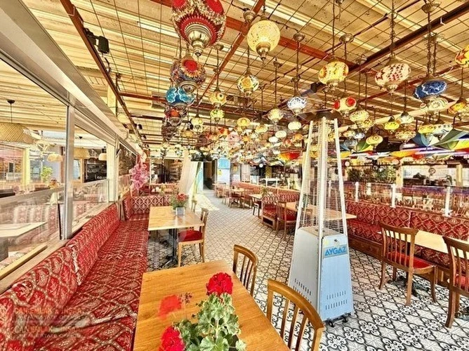 Beşiktaş Ortaköy Cami Yanında Tam Sahilde Önü Deniz Süper Bahçeli (2)Katlı İş Yeri Dükkan Bina(65)m2