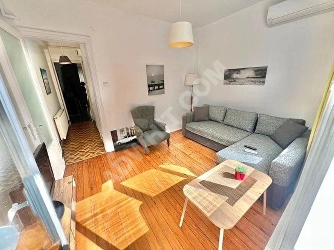 Cihangir Firüzağa'da Yenilenmiş Yüksek Tavanlı Full Eşyalı Kombili Klimalı Balkonlu (1+1)(65)m2