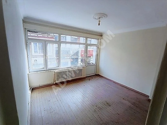 ÜSKÜDAR MERKEZDE DÜZ AYAK 2+1 80M2 ARA KAT KİRALIK KONUT