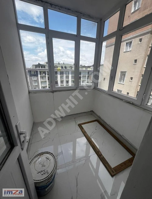 VELİTTİN KÜÇÜK SİTESİ,İÇİ KOMPLE YENİLENMİŞ,DENİZ MANZARALI 2+1