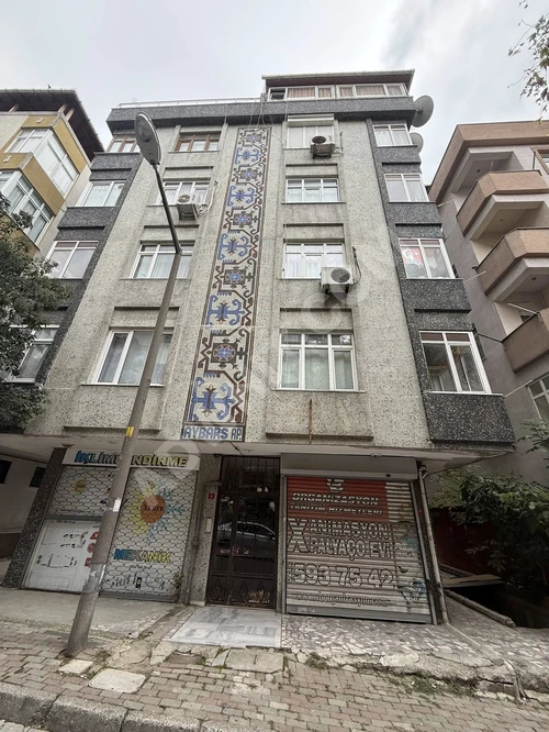 Resimlerdeki gibi mobilyalı, iki odalı ve bir salonlu daire kiralık.