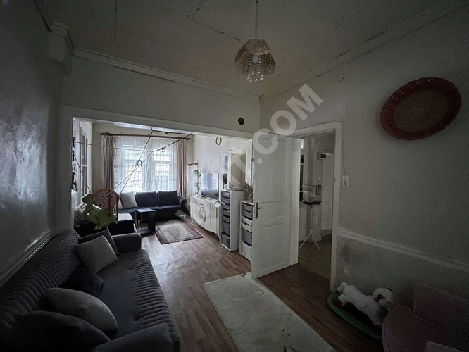 FATİH YEDİKULEDE 5+3 BAHÇE KULLANIMLI MÜSTAKİL EV