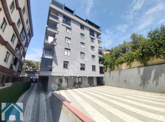 DEGERLİ EMLAK'TAN ÜSKÜDAR'DA CADDE ÜZERİNDE KAPALI OTOPARKLI