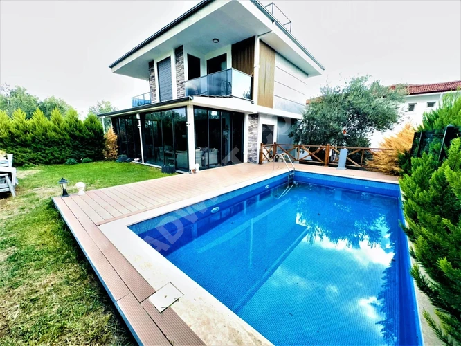 Güre'de 3+1 Havuzlu Full Eşyalı Lüx Satılık Villa