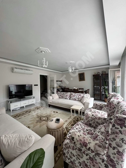 ÜSKÜDAR MERKEZDE GENÇ BİNADA 4+1 SATILIK DUBLEX DAİRE