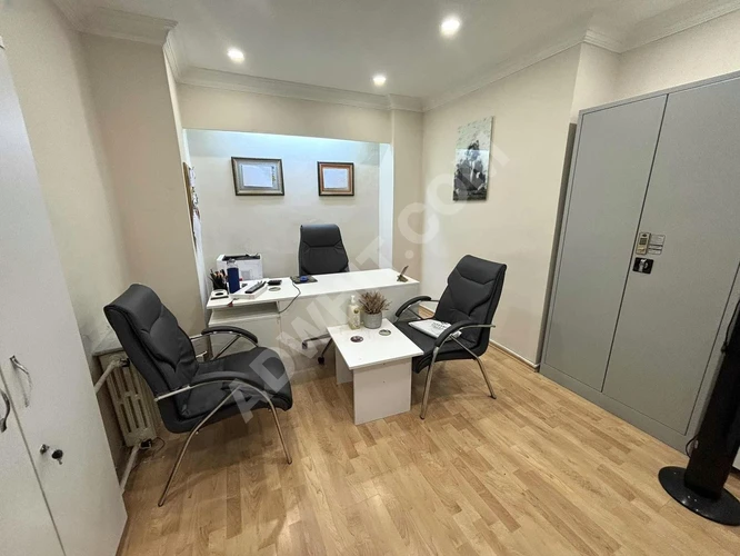 BAKIRKÖY İSTANBUL CADDESİ ÜZERİNDE İŞ HANINDA 15 M2 SATILIK OFİS