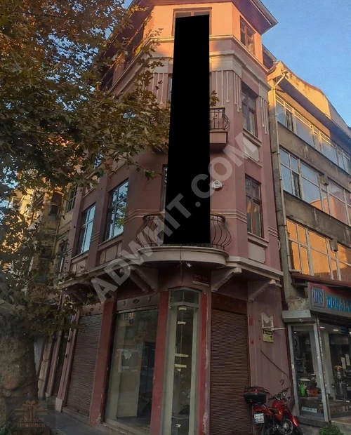 KASIMPAŞA BAHRİYE CADDE ÜZERİNDE KOMPLE KİRALIK BİNA