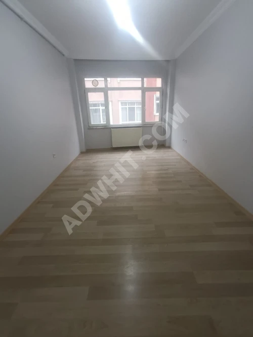 Emlak center'dan Kocamustafapaşa 2+1 satılık daire