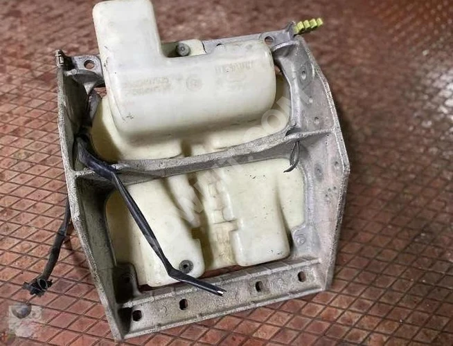 RENAULT PREMIUM SİLECEK SUYU DEPOSU & BAĞLANTI AYAĞI (ORJİNAL)