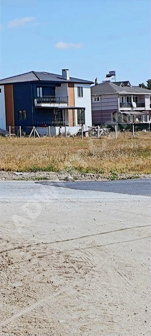 TEKİRDAĞ ERGENE BAKIRCA'DA 713 M2 SATILIK ARSA