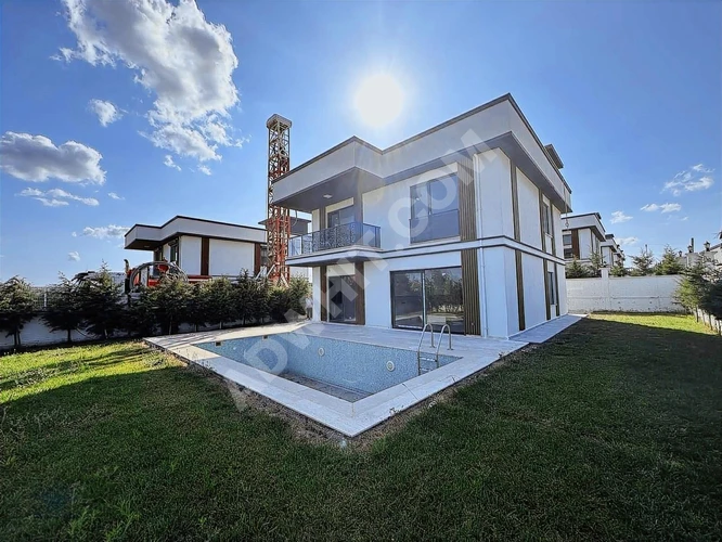 SELİMPAŞA'DA LÜX VİLALAR UYGUN FİYAT HAVUZLU 466 M2 ARSA PAYI