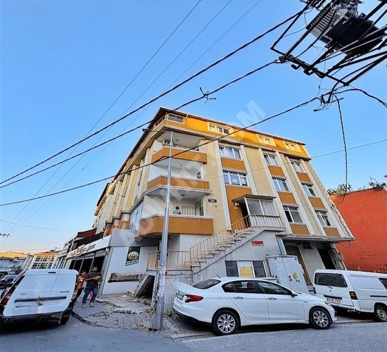 ESENYURTUN MERKEZİNDE CADDE ÜZERİ KÖŞE BİNA KİRALIK 2+1