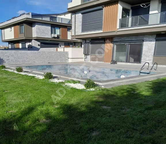 SİLİVRİ ORTAKÖY'DE HAVUZLU ASANSÖRLÜ LÜKS MÜSTAKİL TRİPLEX VİLLA