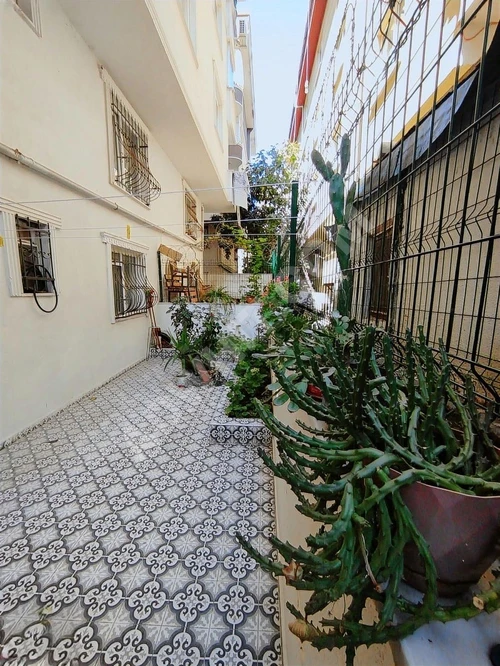 GÜZELYURT MH. METROBÜSE YAKIN 2+1 HARİKA BAHÇE KULLANIMLI DAİRE