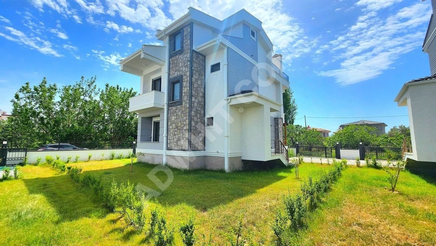 GÜMÜŞDEN HAVUZLU SİTE İÇERİSİNDE MUHTEŞEM TASARIMLI 5+1 MÜSTAKİL