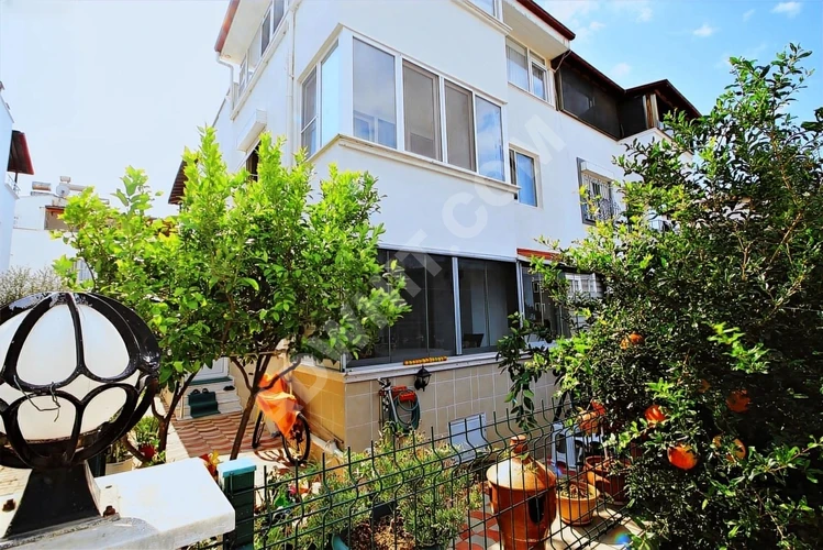 GÜMÜŞDEN ŞAHANE BAHÇELİ SİTE İÇERİSİNDE DAĞ MANZARALI 3+1TRİPLEX