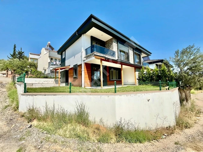 GÜMÜŞDEN GENİŞ BAHÇELİ ULTRA LÜX TASARIMLI SIFIR 3+1 MÜSTAKİL EV