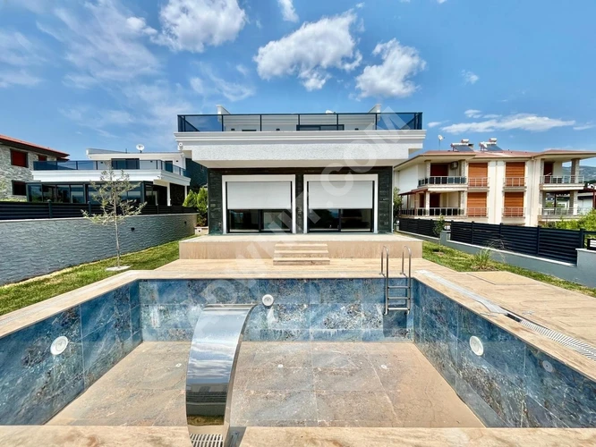 GÜMÜŞDEN TASARIMIYLA NEFES KESEN BAHÇELİ HAVUZLU 4+1 MÜSTAKİL EV