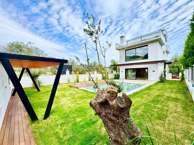 GÜMÜŞ'DEN GÜRE'DE 400M² ARSA İÇERİSİNDE HAVUZLU 4+1 TAM MÜSTAKİL