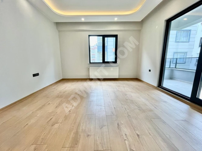 GÜMÜŞ'DEN AKÇAYDA GENİŞ BALKONLU ASANSÖRLÜ SIFIR 1+1 DAİRE