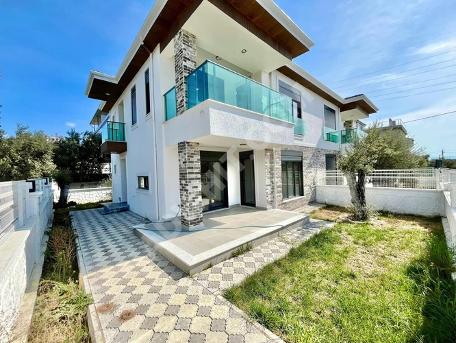 GÜMÜŞ'DEN MODERN ÇİZGİLERİN DOĞA İLE BULUŞTUĞU 4+1 MÜSTAKİL EV