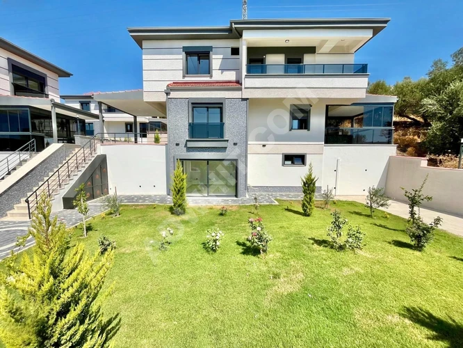 GÜMÜŞDEN 450M² ARSA İÇERİSİNDE MUHTŞEM DENİZ MANZARALI 3+1 VİLLA