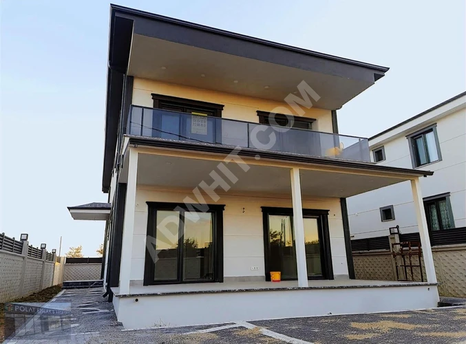 SİLİVRİ CUMHURYET MAHALESİNDE SATILIK MÜSTAKİL VİLLA