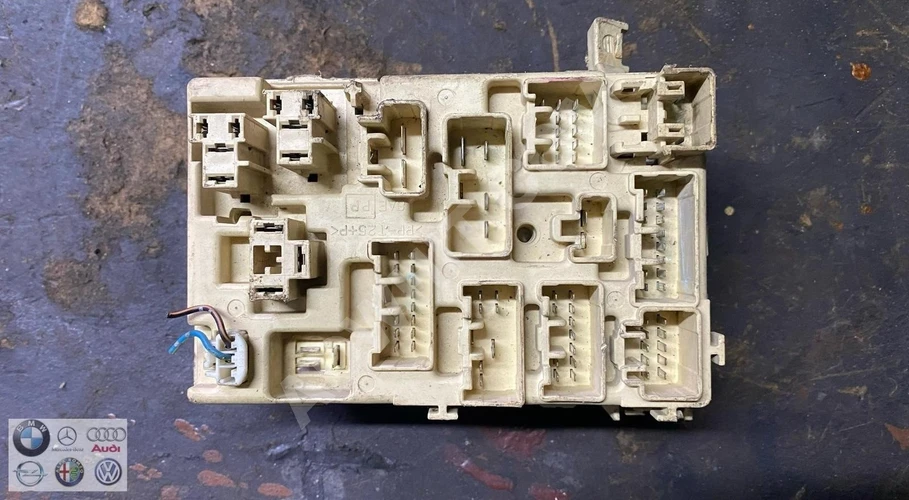 TOYOTA HİLUX 2.4 SİGORTA KUTUSU (ORJİNAL) ÇIKMA - ÖZEN OTO