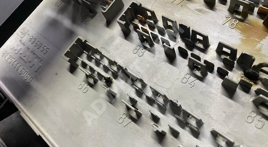 MAN 12.153 SİGORTA KUTUSU KOMPLE (ORJİNAL) ÇIKMA - ÖZEN OTO