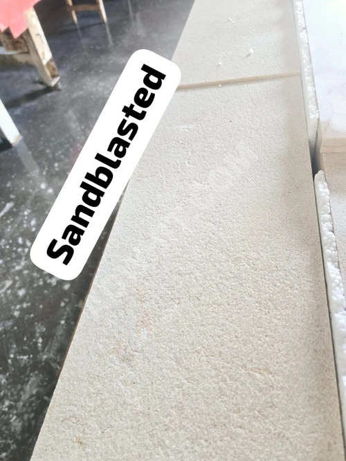 Çırpılmış bej krem, kumlu