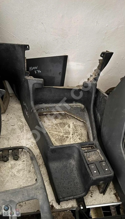 BMW 5 SERİSİ E34 VİTES ORTA KONSOL (ORJİNAL) - ÖZEN OTOMOTİV