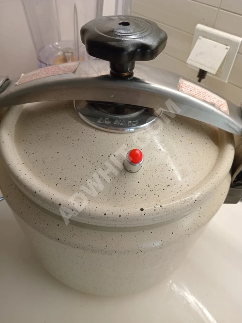 Döküm Basınçlı Tencere, Çok Temiz, Sadece 5 Kez Kullanıldı