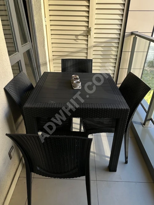 Masa ve 4 Sandalye - Çok Temiz