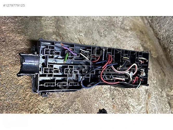 ISUZU NPR/NLR SİGORTA KUTUSU (ORJİNAL) ÇIKMA - ÖZEN OTOMOTİV