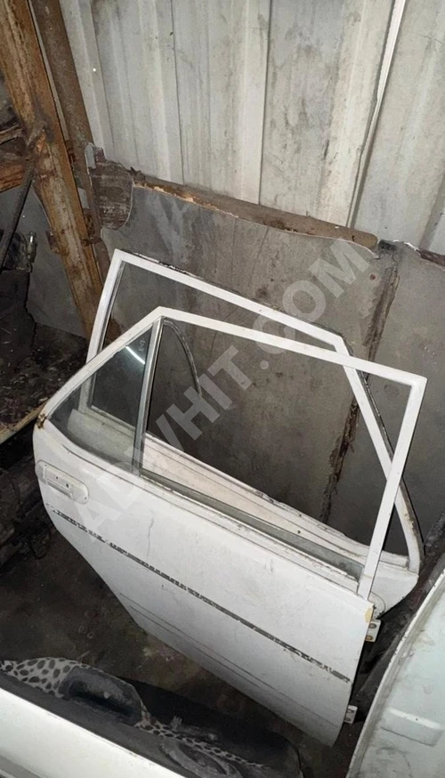 TOFAŞ ŞAHİN/DOĞAN SAĞ ARKA KAPI ÇIKMA - ÖZEN OTOMOTİV