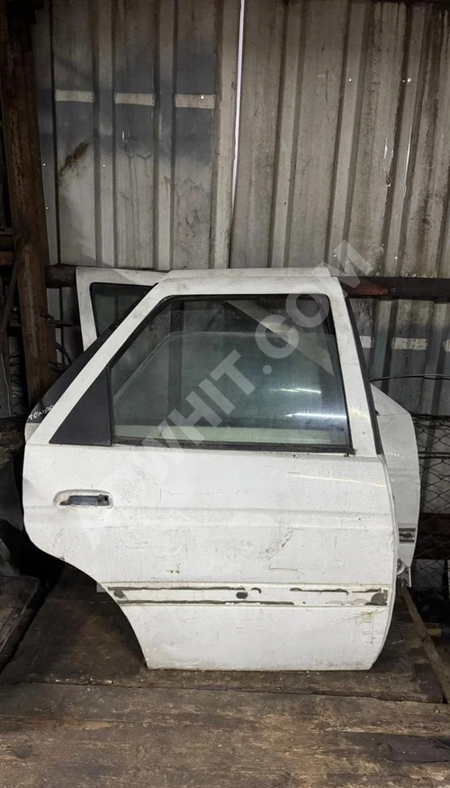 FORD ESCORT SAĞ ARKA KAPI DOLU ÇIKMA - ÖZEN OTOMOTİV