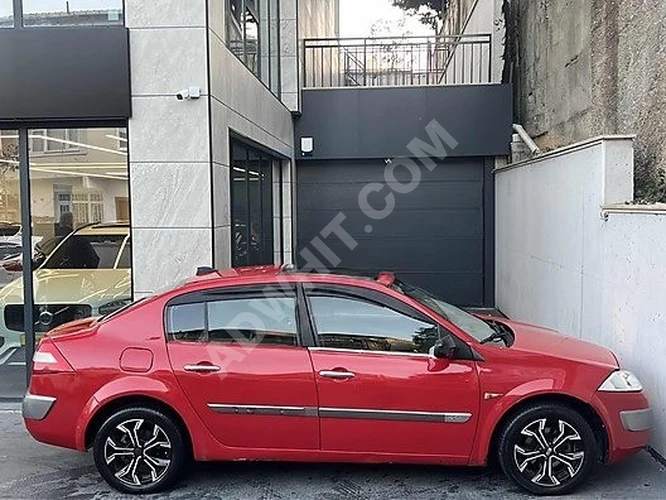 MONACO MOTORS'DAN 2005 MEGANE CAM TAVAN KIRMIZI TERTEMİZ