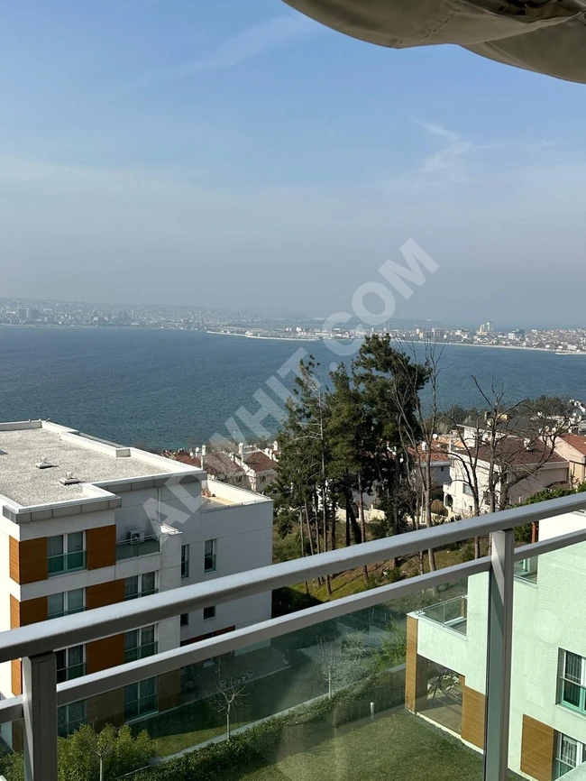 Three rooms and a living room with a full sea view