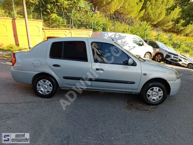 Renault Clio 2000 model 1.4 runs on gas