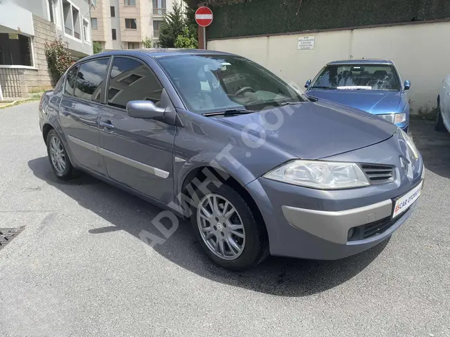 From the ESCar Car Company, a Renault Megane 2007 model with a 1.6 engine, 110 horsepower, 16V