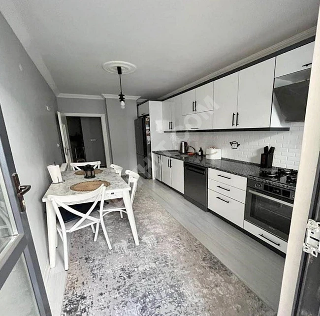 BAHÇEŞEHİRE ÇOK YAKIN AİLE APARTMANINDA LÜKS 2+1