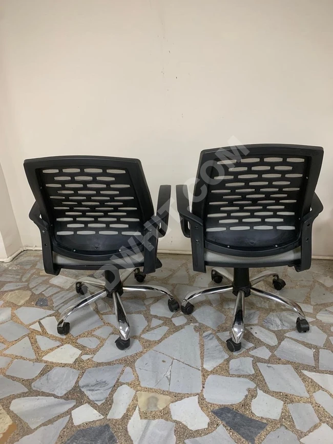 4 used office chairs for sale