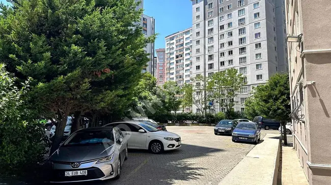 Spacious 3+1 apartment for sale in Beylikdüzü, Barış neighborhood, with a view of natural landscapes