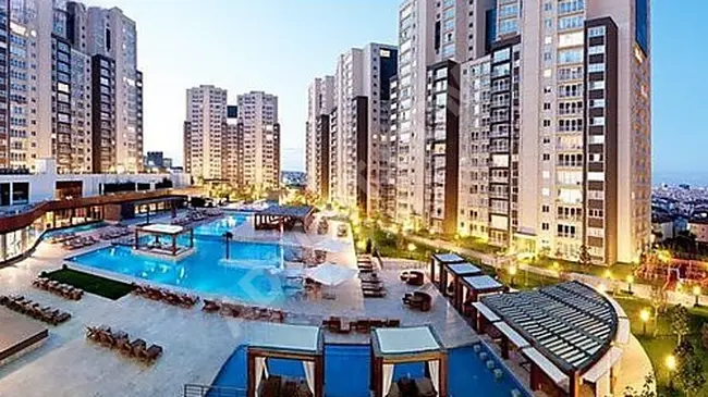 BEYLİKDÜZÜ İNNOVİA 1 DE 1,5+1 HAVUZ CEPHE FULL EŞYALI ÇİFT BANYO