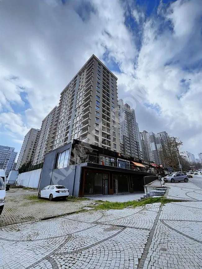 An empty 2+1 apartment with a separate kitchen in the Evim Yüksükdağ complex with a city view