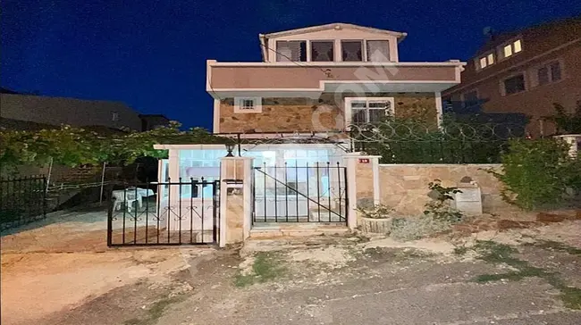 SİLİVRİ GÜMÜŞYAKA'DA DENİZ MANZARALI SATILIK VILLA