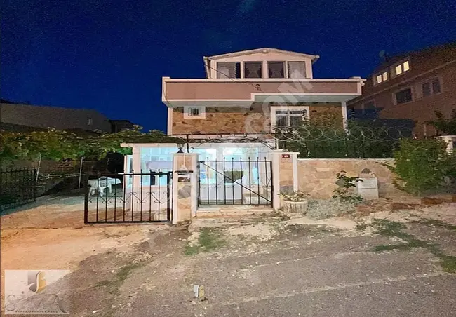 SİLİVRİ GÜMÜŞYAKA'DA DENİZ MANZARALI SATILIK VILLA