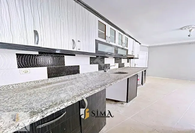 From Sima Construction! A 3+1 apartment urgently offered for sale at a low price near the square!