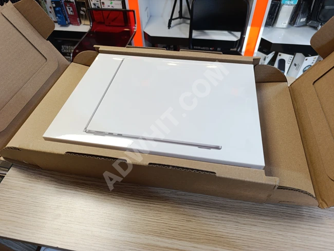 MACBOOK AIR A2681